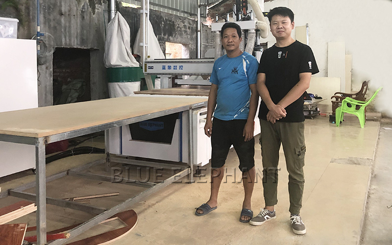 海南儋州XX家具厂订购板式家具生产线